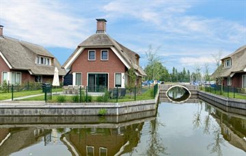 Heerlijke 6-persoons Watervilla op park in Idskenhuizen